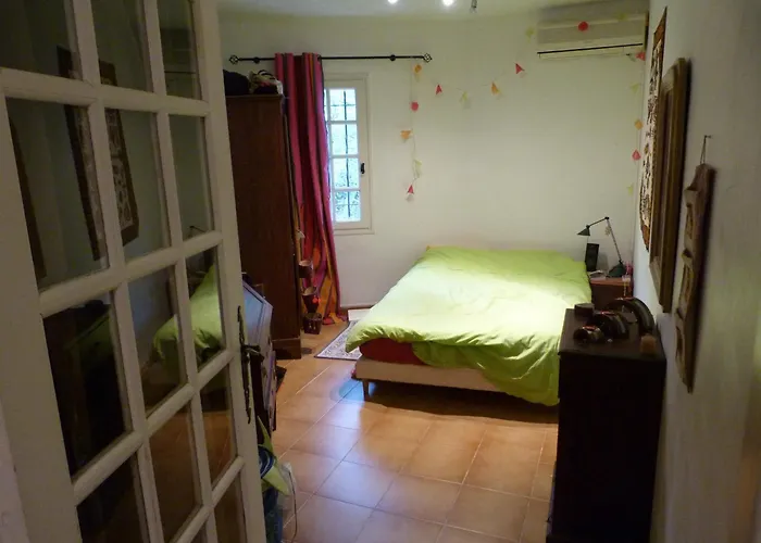 Appartement Rez De Jardin,bas De Antibes